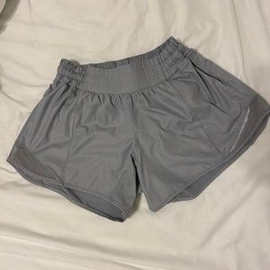 lulu hotty hot shorts 4” LR grey honeycomb